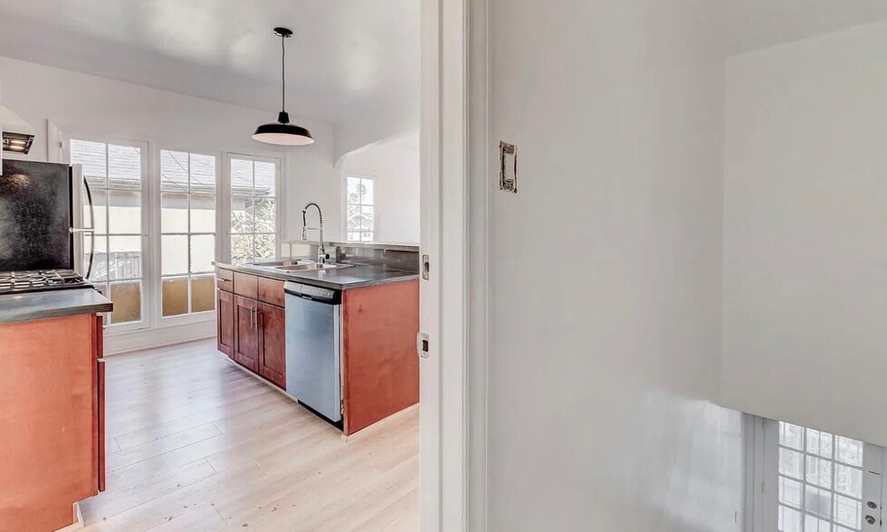 Upstairs unit - 1704 Miramar St