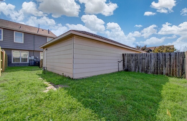 Building Photo - 16830 Mammoth Springs Dr