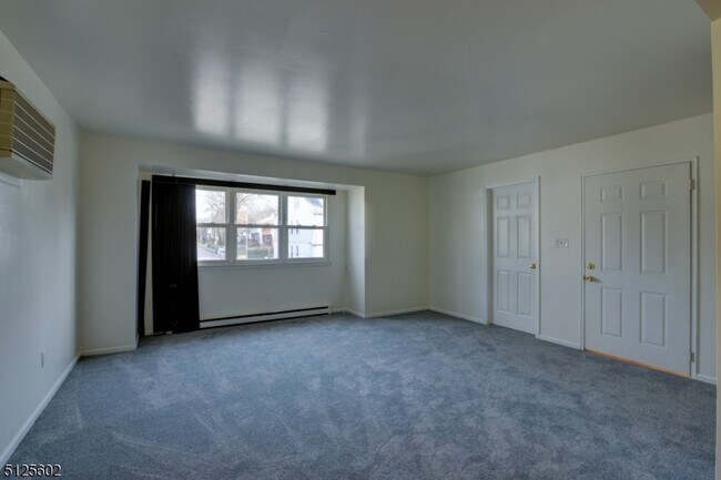 Building Photo - 295 N Park St