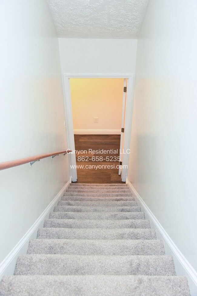 Building Photo - Charming 3-Bedroom Home