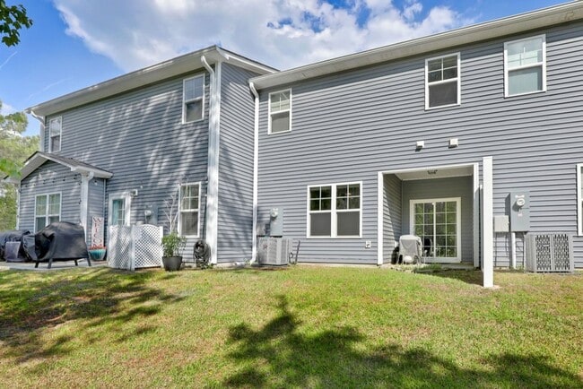 Building Photo - 424 Guppy Lp Rd