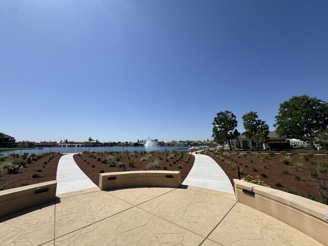 Building Photo - 10556 E Greenbury Way