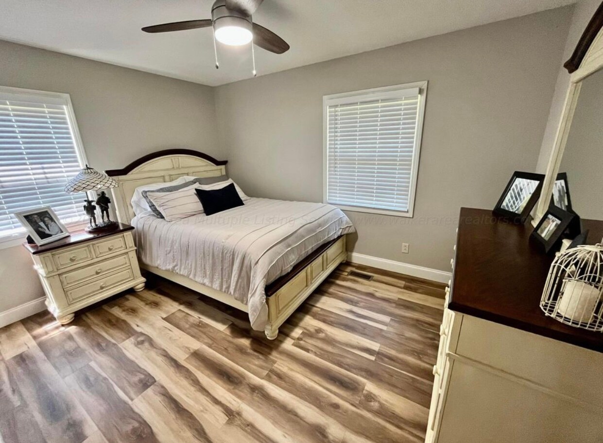 Building Photo - 705 16th Ave