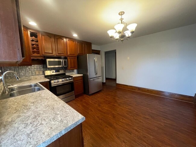 Building Photo - 322 Chestnut St