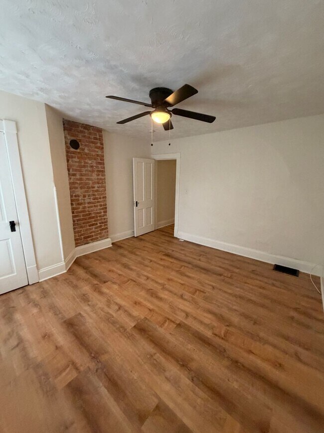 Building Photo - 441 E Whittier St