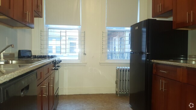 Building Photo - 112 Allston St