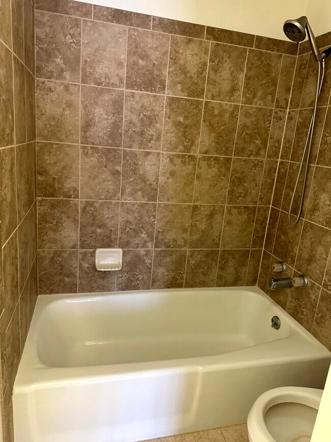 Building Photo - 2 Florentine Ct