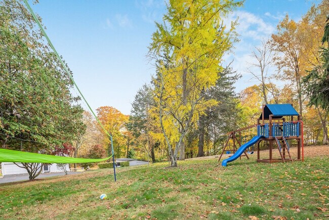 Building Photo - 64 Montebello Rd