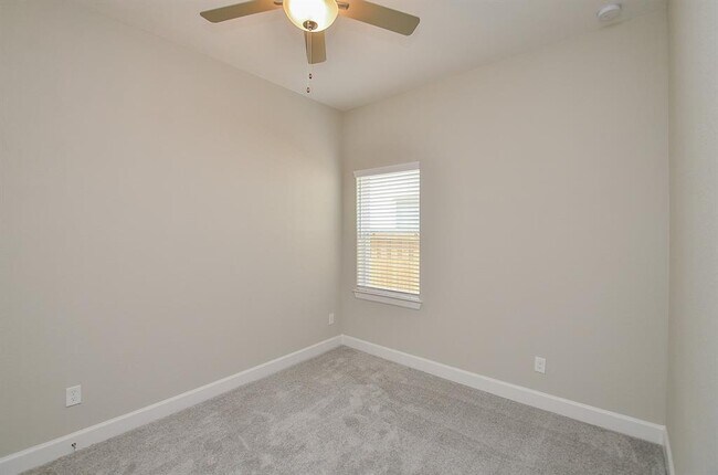 Building Photo - 13807 San Pasqual Pointe Dr