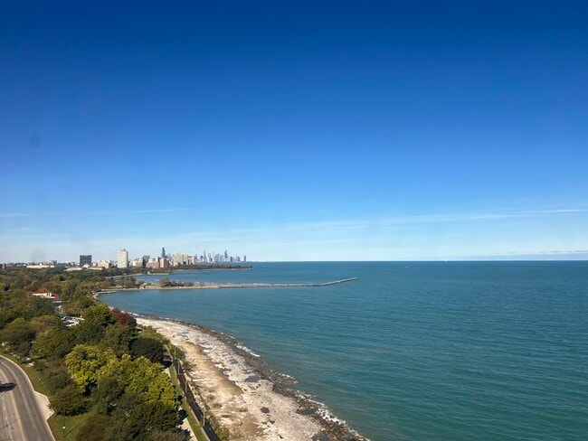 Building Photo - 6700 S South Shore Dr