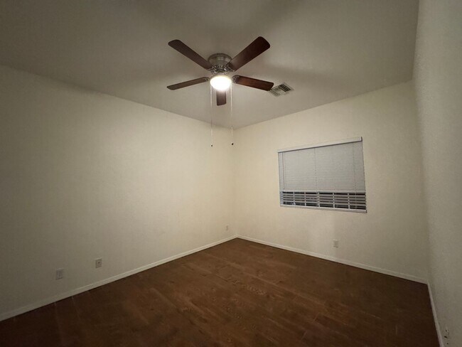 Building Photo - 2834