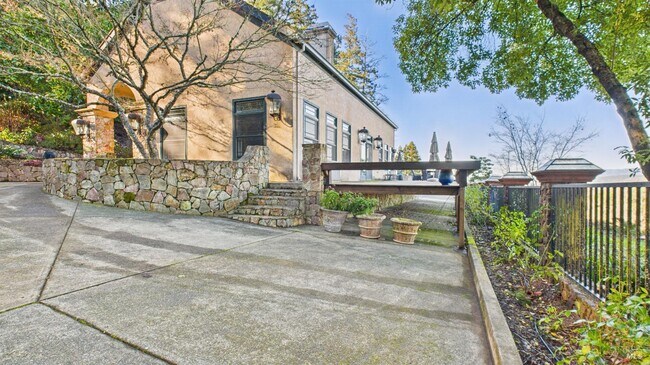 Building Photo - 3225 W Dry Creek Rd