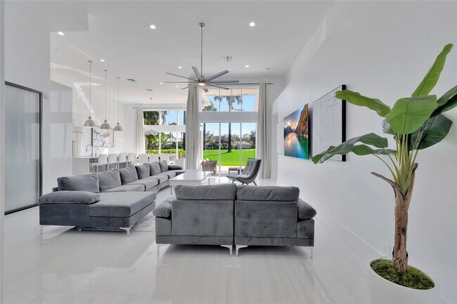 Building Photo - 4088 Briarcliff Cir