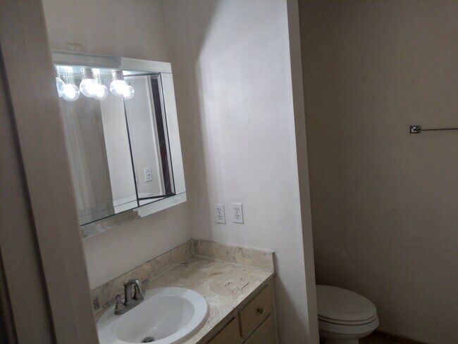 BATH - 6734 N 19th St