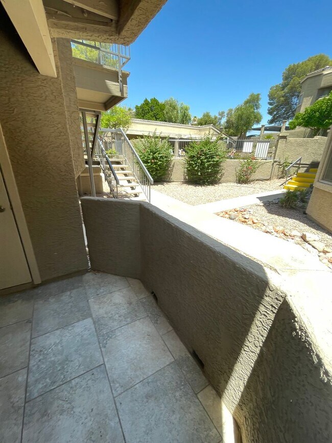Building Photo - COMING SOON! Great Townhouse with 2 Bedrooms 2 Bath!