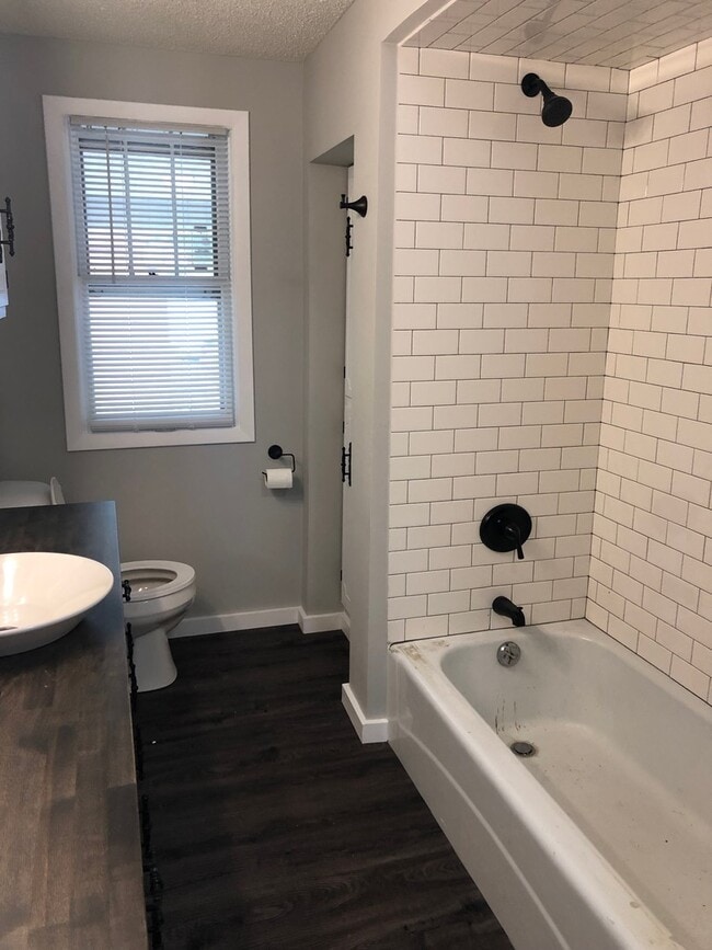 Building Photo - Single Family Home - River Views - Updated Finishes!