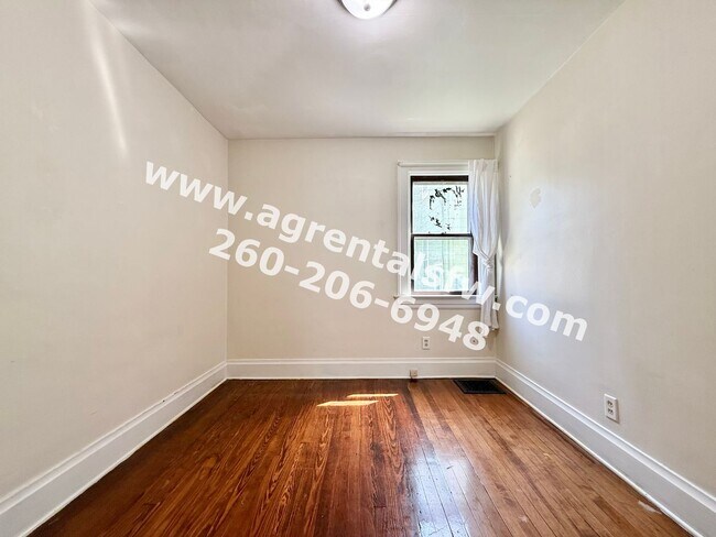 Building Photo - 811 Columbia Ave