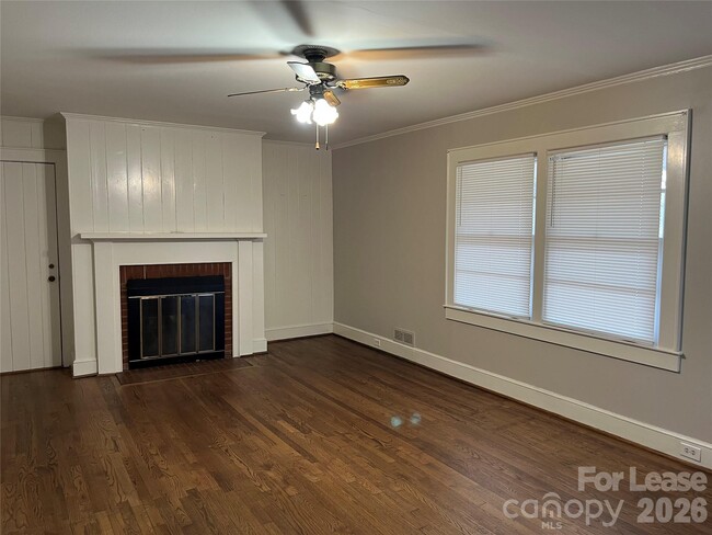 Building Photo - 1047 E Main St