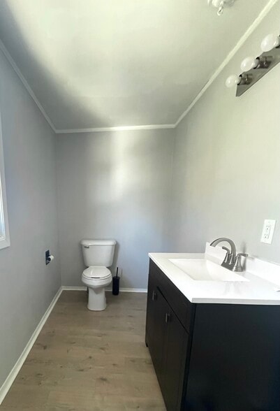 Building Photo - 612 E High St