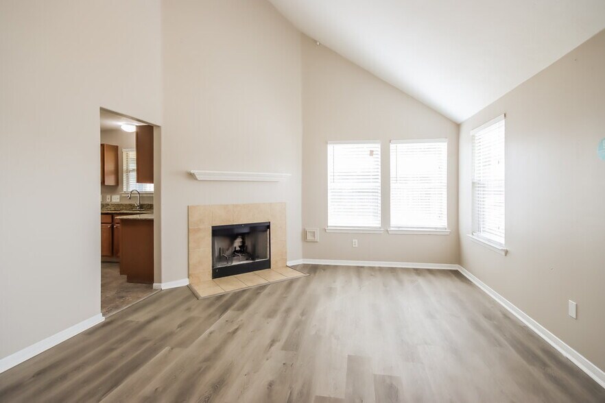 Building Photo - 1402 Baychester Ln