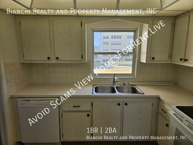 Building Photo - 4525 Cove Cir