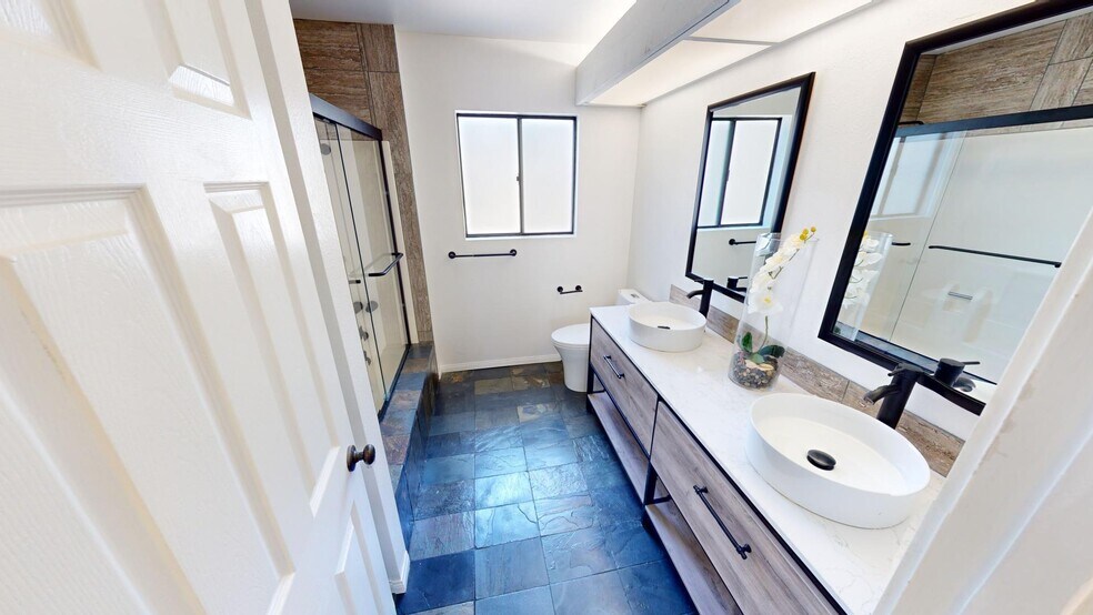 Building Photo - 1218 S Westlake Blvd