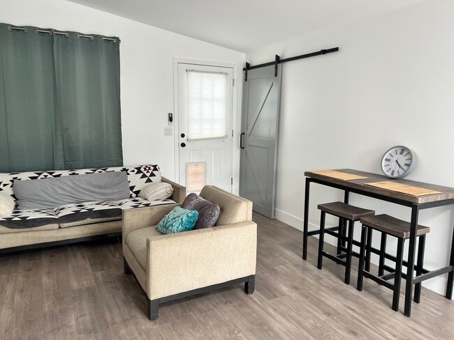 Building Photo - 10628 Genesta Ave