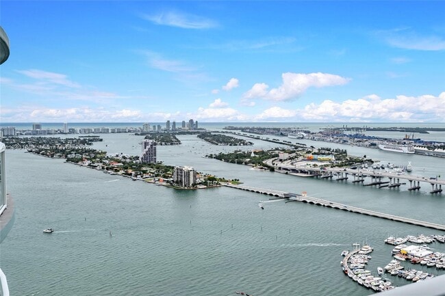 Building Photo - 1900 N Bayshore Dr