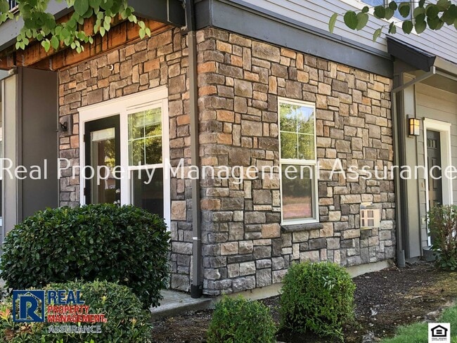 Building Photo - 10651 NE Red Wing Way