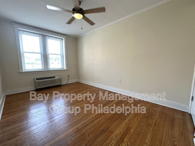 Building Photo - 437 W School House Ln