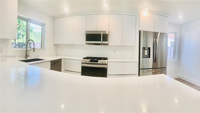 Building Photo - 19340 NE 18th Ct