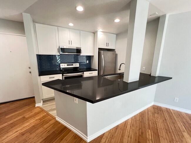 Kitchen - 640 The Vlg