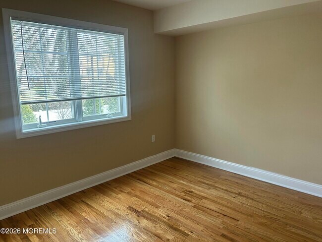 Building Photo - 45 Beers St