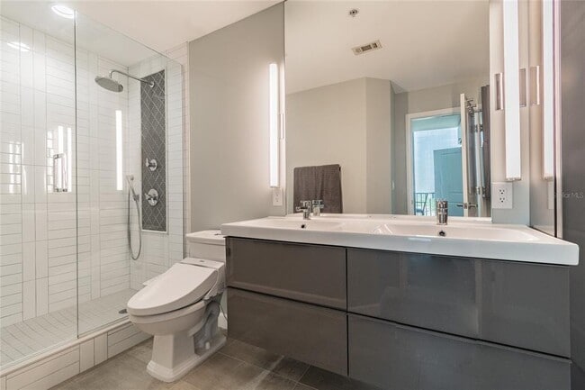 Building Photo - 777 N Ashley Dr