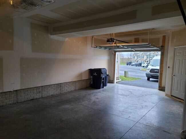 Building Photo - 3 Bedroom Townhome for Rent in Waynesboro