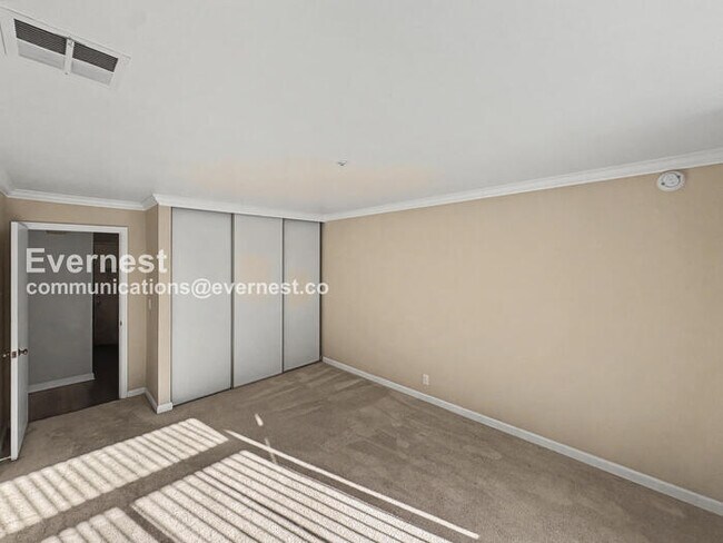 Building Photo - 3173 Wayside Plaza