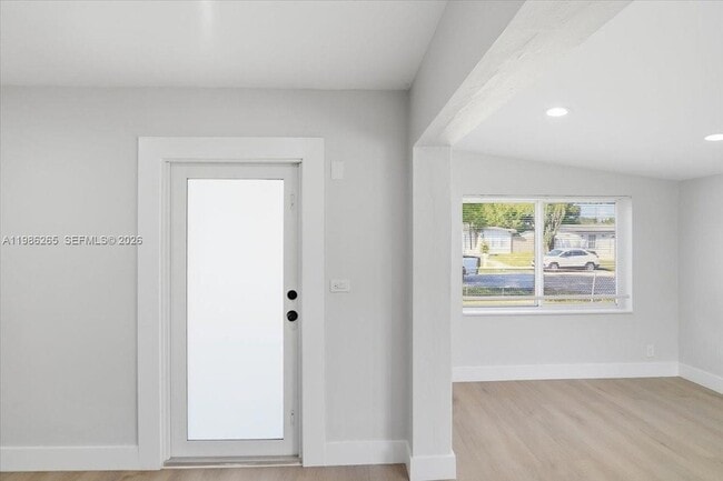 Building Photo - 1400 NE 43rd Ct