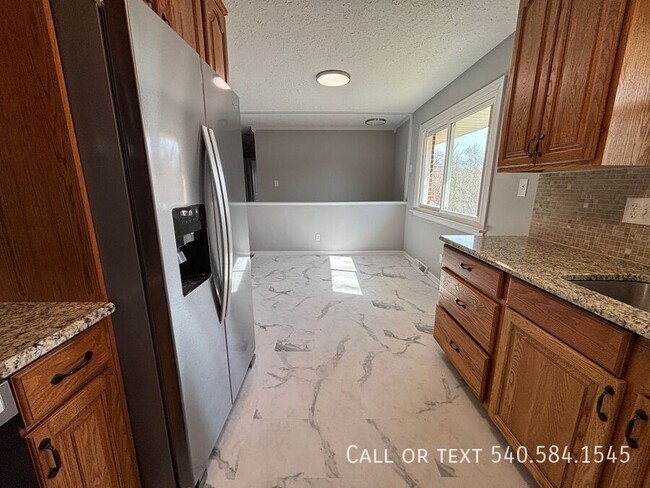 Building Photo - 449 Missimer Ln