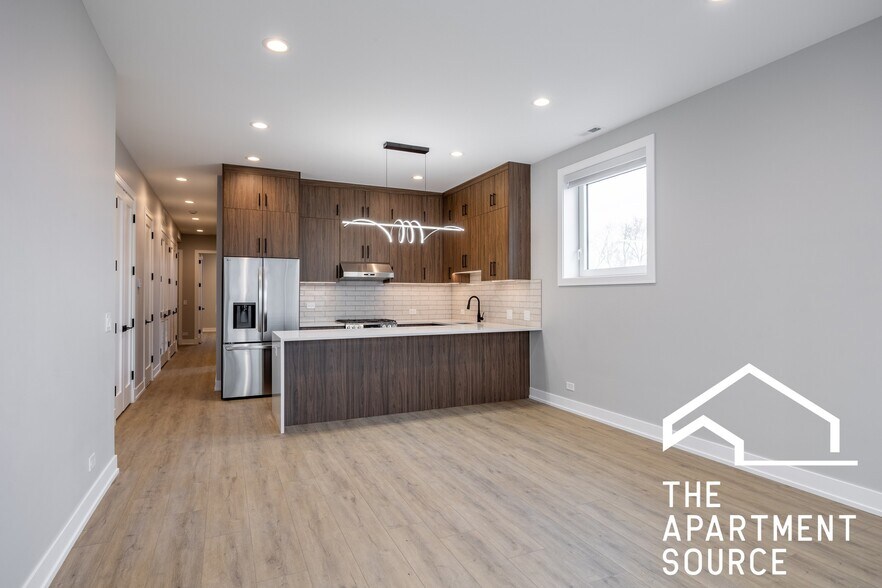 Building Photo - 3738 S Calumet Ave