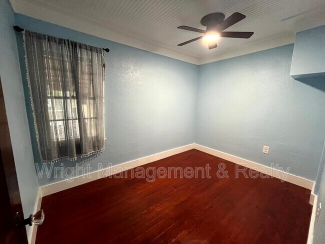 Building Photo - 1215 N Garden Ave