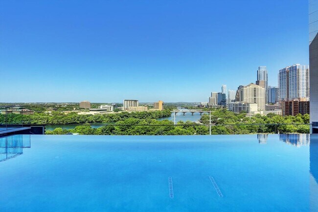 Building Photo - 70 Rainey St