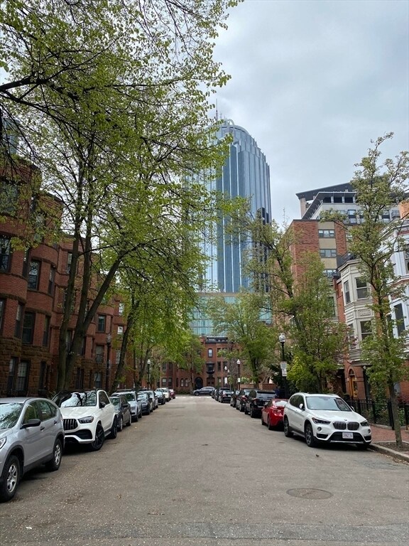 Building Photo - 17 Follen St