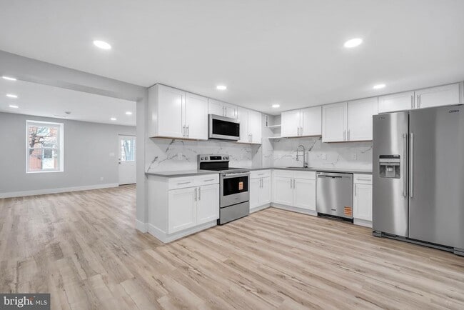 Building Photo - 123 Ford St