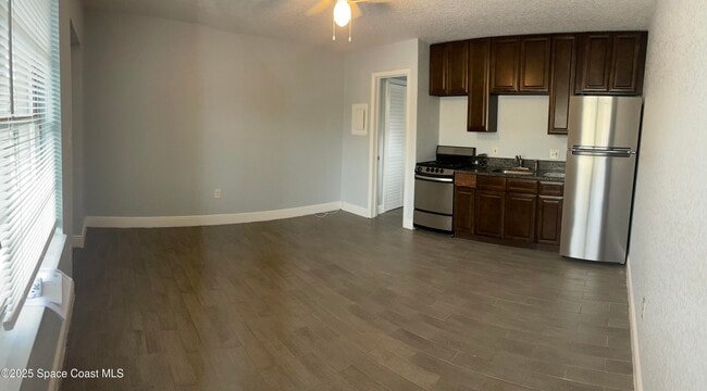 Building Photo - 6100 Ridgewood Ave