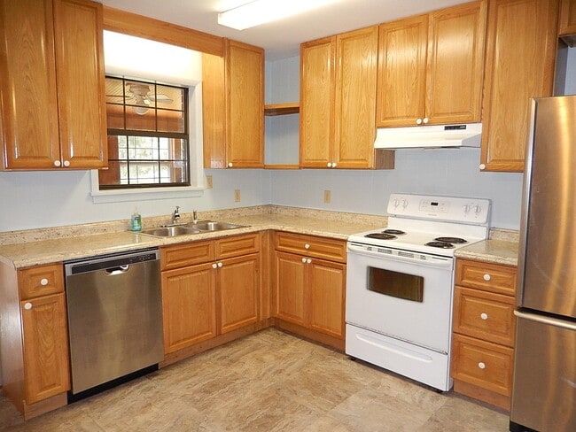 Building Photo - 171 Bear Creek Rd