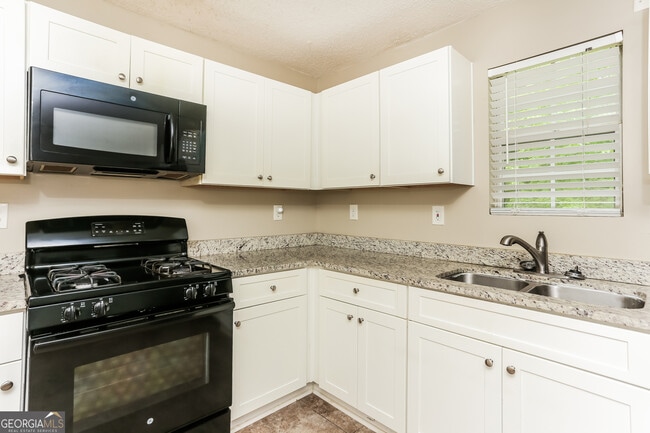 Building Photo - 7220 Woodcreek Way