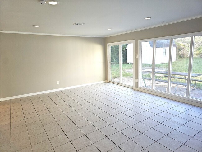 Building Photo - 510 Baywood Dr