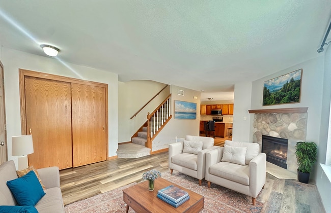 Building Photo - Charming Pewaukee Townhome with Modern Touches and Ample Space