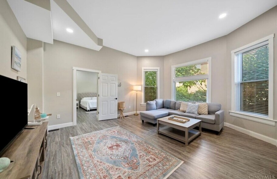 Building Photo - 5261 Waltella Pl