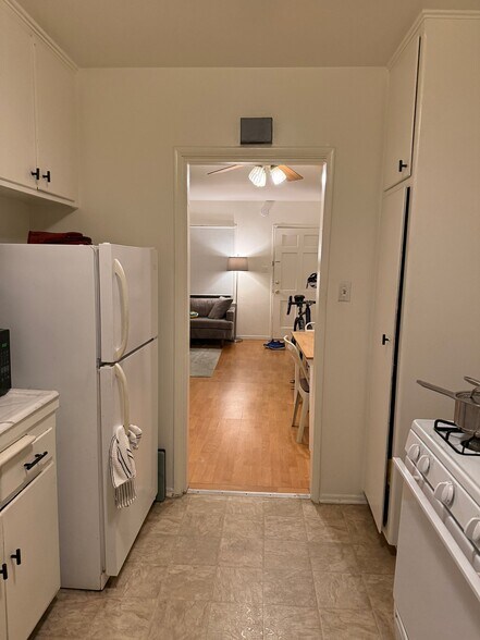 Building Photo - 3646 Vinton Ave